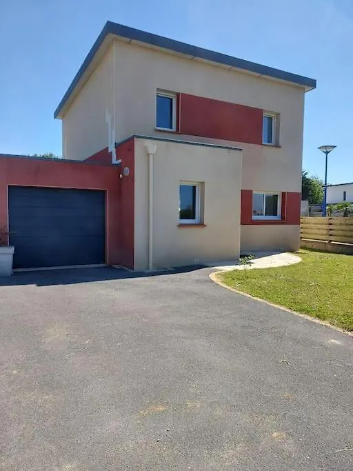 Maison Lumineuse, Quartier Calme, Proche Mer, 8 Personnes Santec