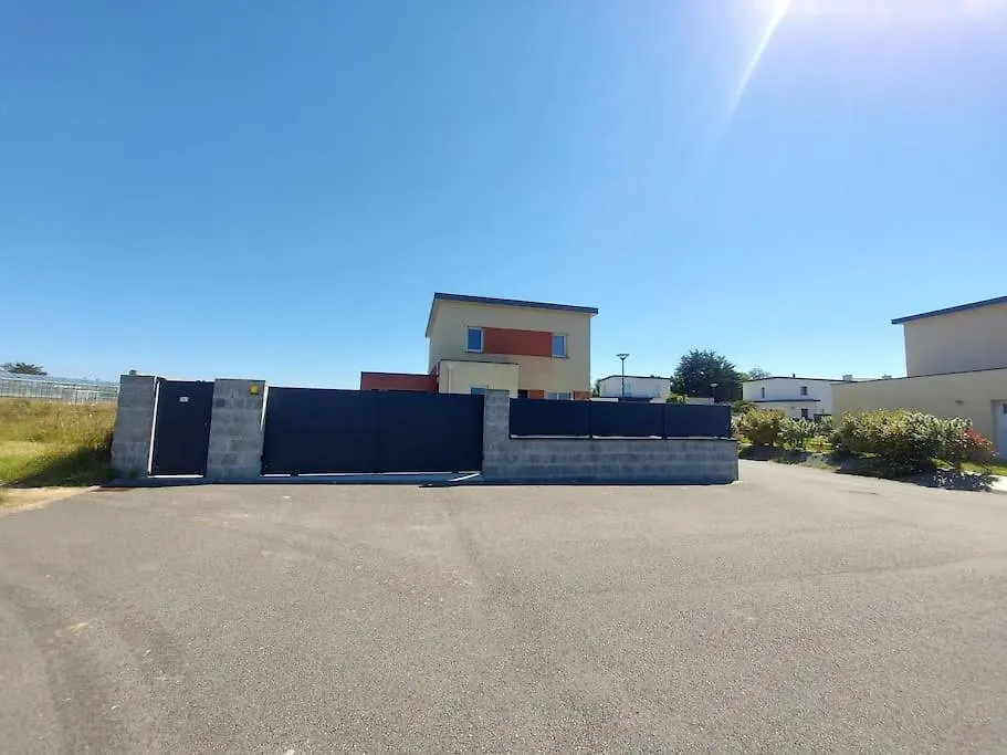 Maison Lumineuse, Quartier Calme, Proche Mer, 8 Personnes Santec France
