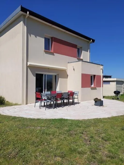 Holiday home Maison Lumineuse, Quartier Calme, Proche Mer, 8 Personnes Santec